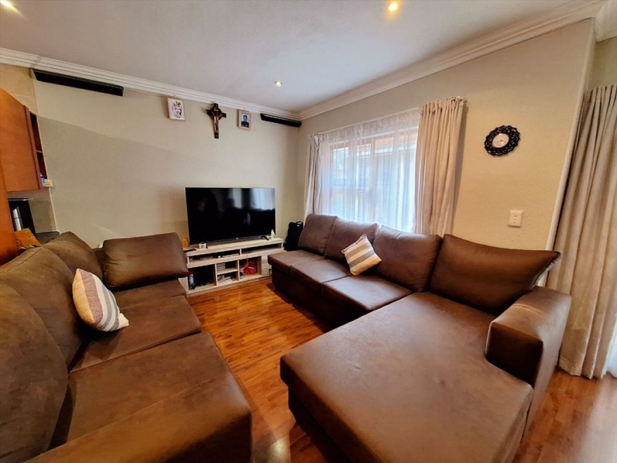 2 Bedroom Property for Sale in Bartlett Gauteng