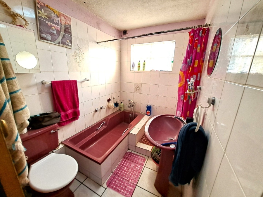 3 Bedroom Property for Sale in Helderstrome AH Gauteng