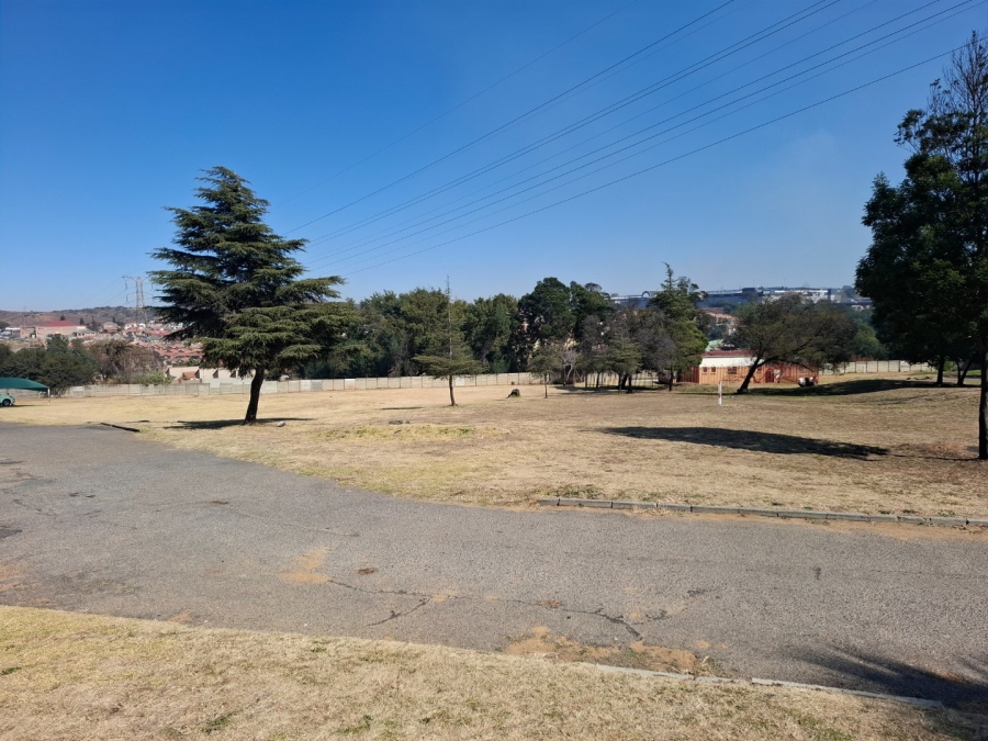 To Let 3 Bedroom Property for Rent in Ridgeway Gauteng