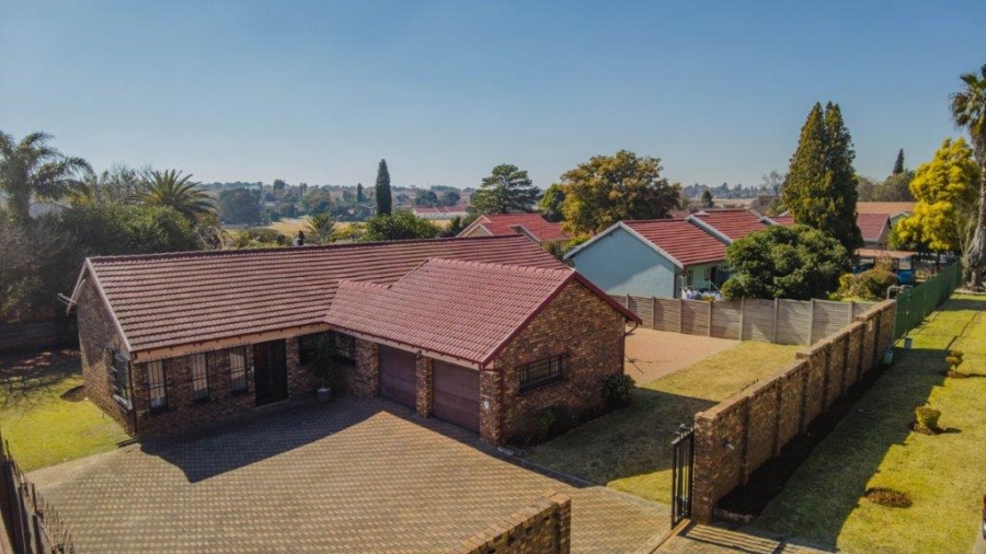 4 Bedroom Property for Sale in Birchleigh North Gauteng