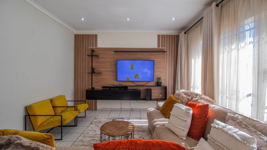 4 Bedroom Property for Sale in Birchleigh North Gauteng