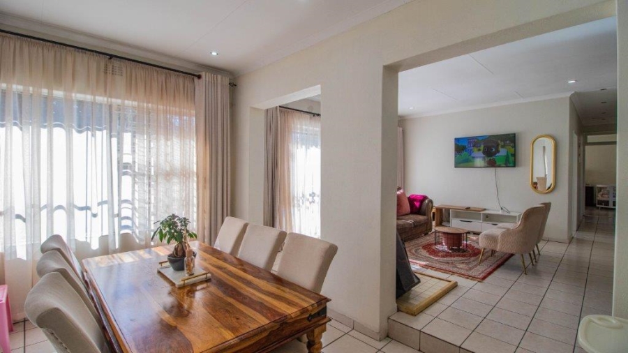 4 Bedroom Property for Sale in Birchleigh North Gauteng