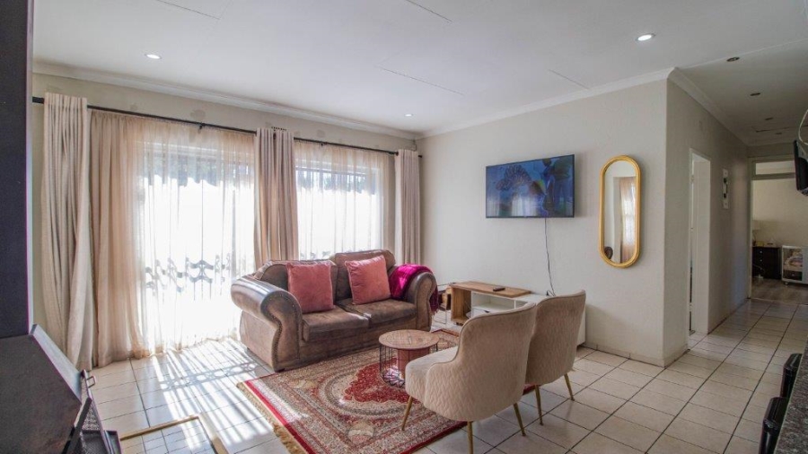 4 Bedroom Property for Sale in Birchleigh North Gauteng