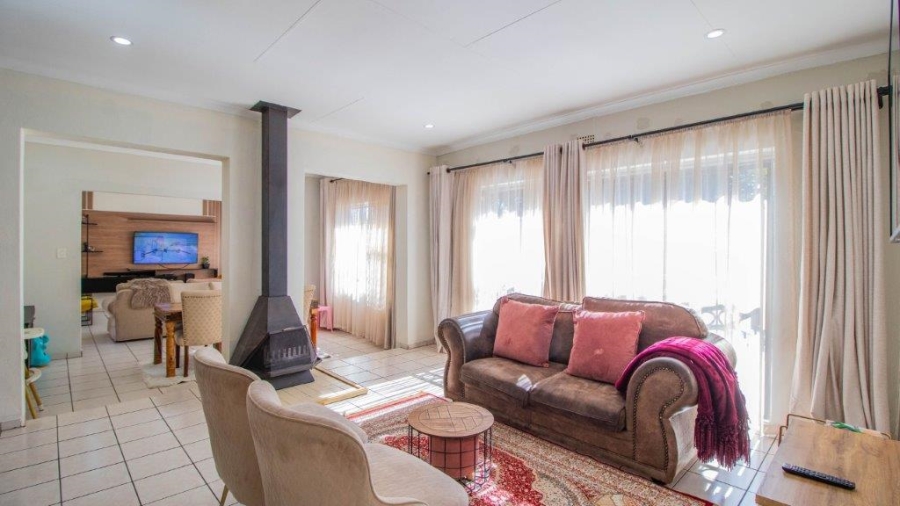 4 Bedroom Property for Sale in Birchleigh North Gauteng