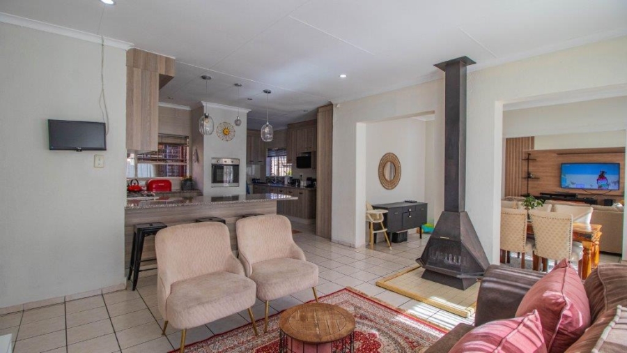4 Bedroom Property for Sale in Birchleigh North Gauteng