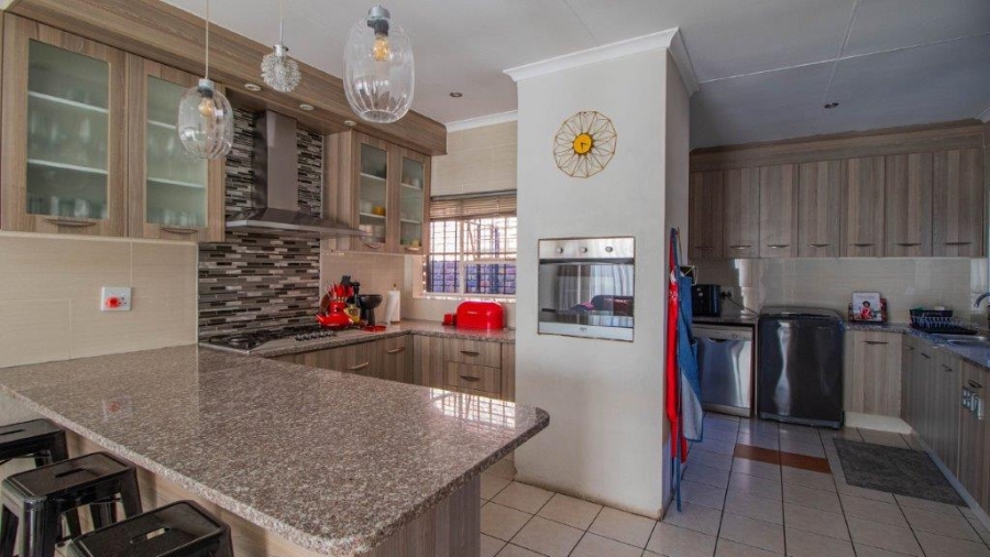 4 Bedroom Property for Sale in Birchleigh North Gauteng