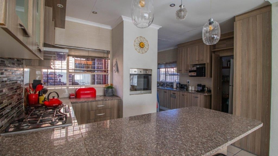 4 Bedroom Property for Sale in Birchleigh North Gauteng