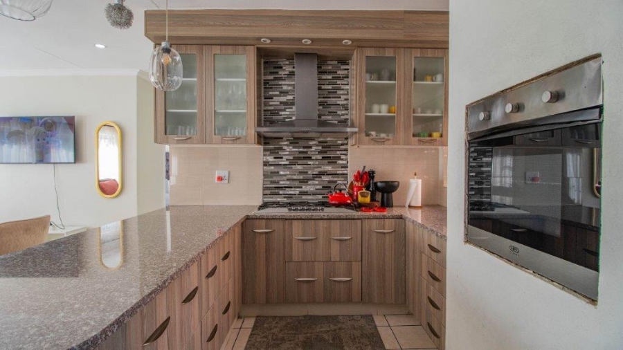 4 Bedroom Property for Sale in Birchleigh North Gauteng