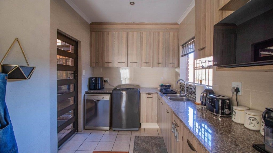 4 Bedroom Property for Sale in Birchleigh North Gauteng