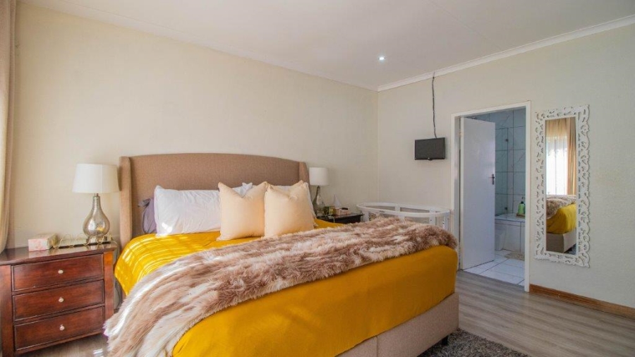 4 Bedroom Property for Sale in Birchleigh North Gauteng