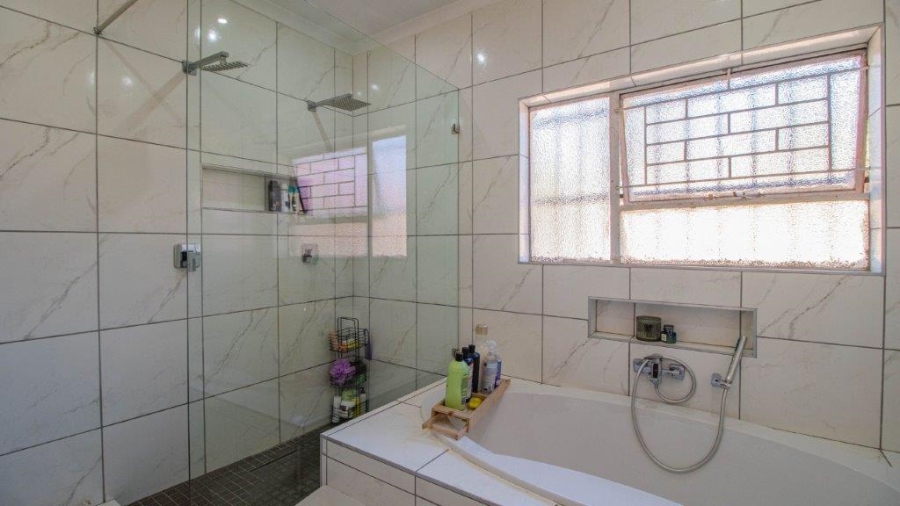 4 Bedroom Property for Sale in Birchleigh North Gauteng