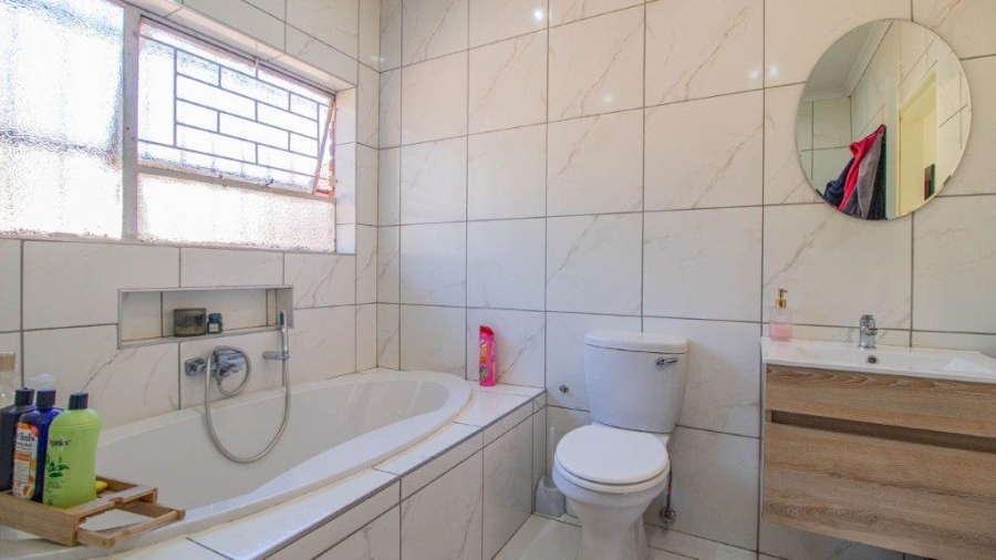 4 Bedroom Property for Sale in Birchleigh North Gauteng
