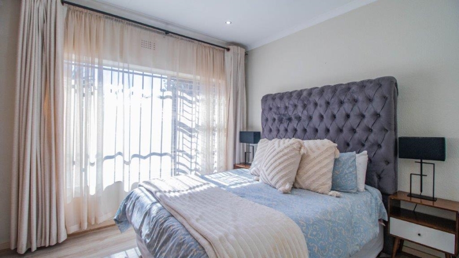 4 Bedroom Property for Sale in Birchleigh North Gauteng