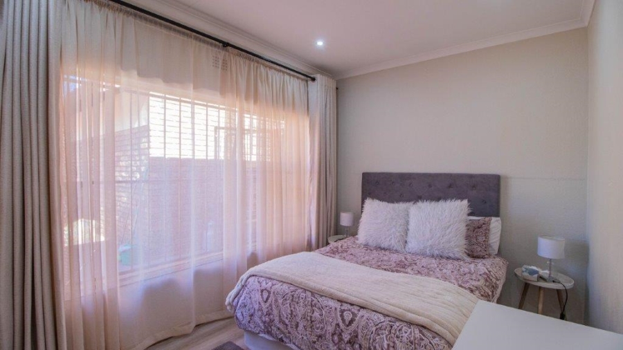 4 Bedroom Property for Sale in Birchleigh North Gauteng