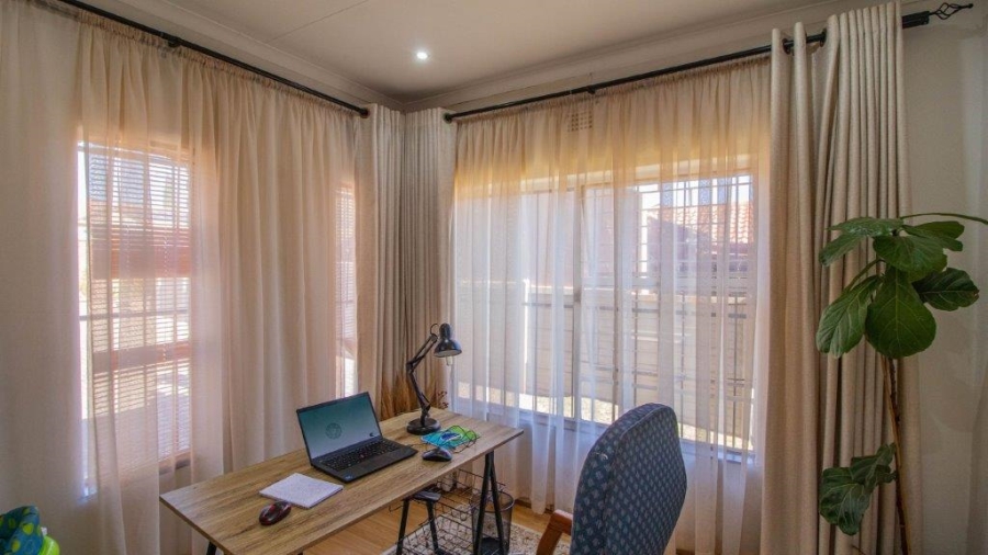 4 Bedroom Property for Sale in Birchleigh North Gauteng
