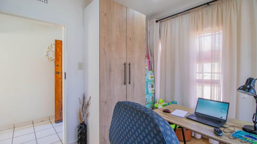 4 Bedroom Property for Sale in Birchleigh North Gauteng