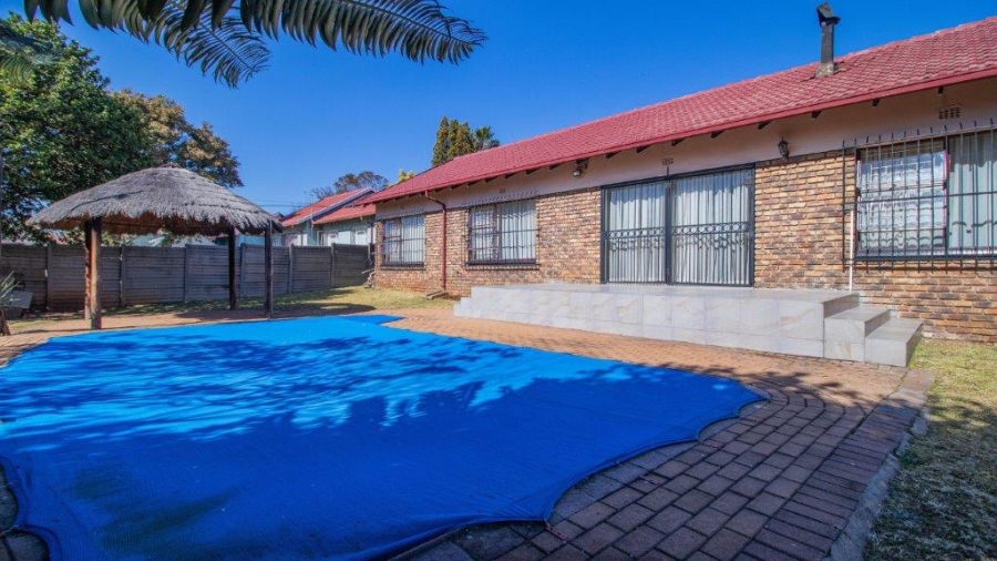 4 Bedroom Property for Sale in Birchleigh North Gauteng
