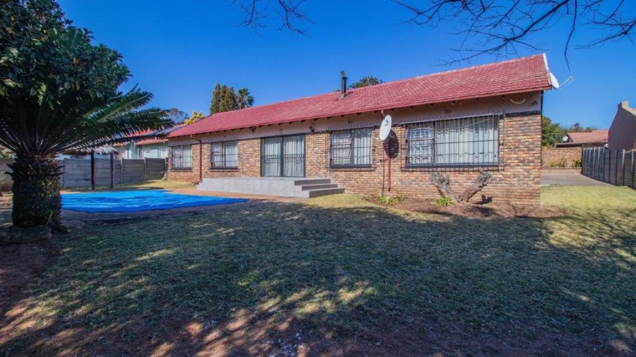 4 Bedroom Property for Sale in Birchleigh North Gauteng