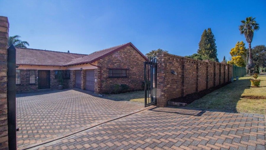 4 Bedroom Property for Sale in Birchleigh North Gauteng