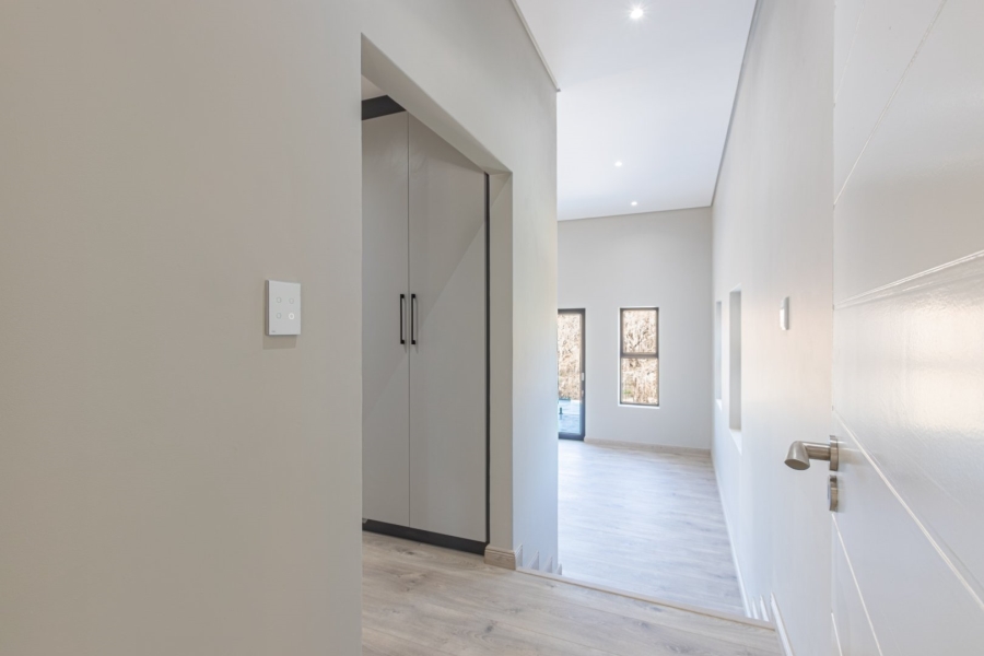 5 Bedroom Property for Sale in Avianto Estates Gauteng