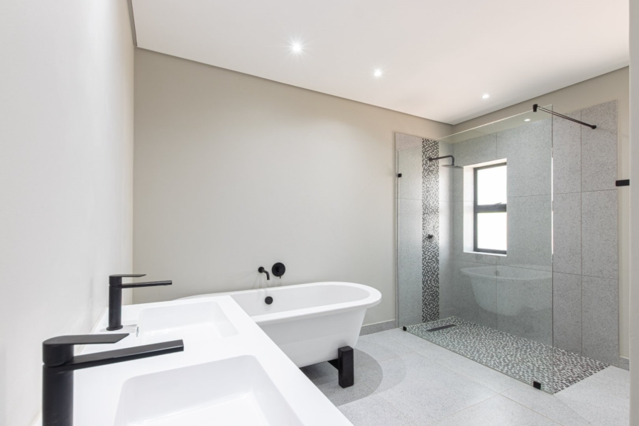 5 Bedroom Property for Sale in Avianto Estates Gauteng