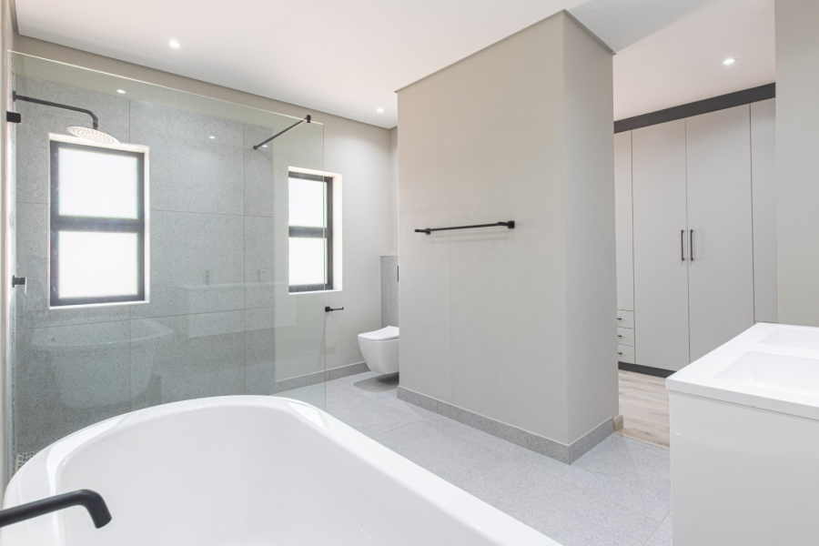 5 Bedroom Property for Sale in Avianto Estates Gauteng