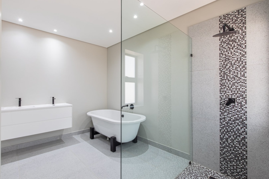 5 Bedroom Property for Sale in Avianto Estates Gauteng