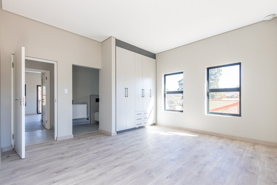 5 Bedroom Property for Sale in Avianto Estates Gauteng