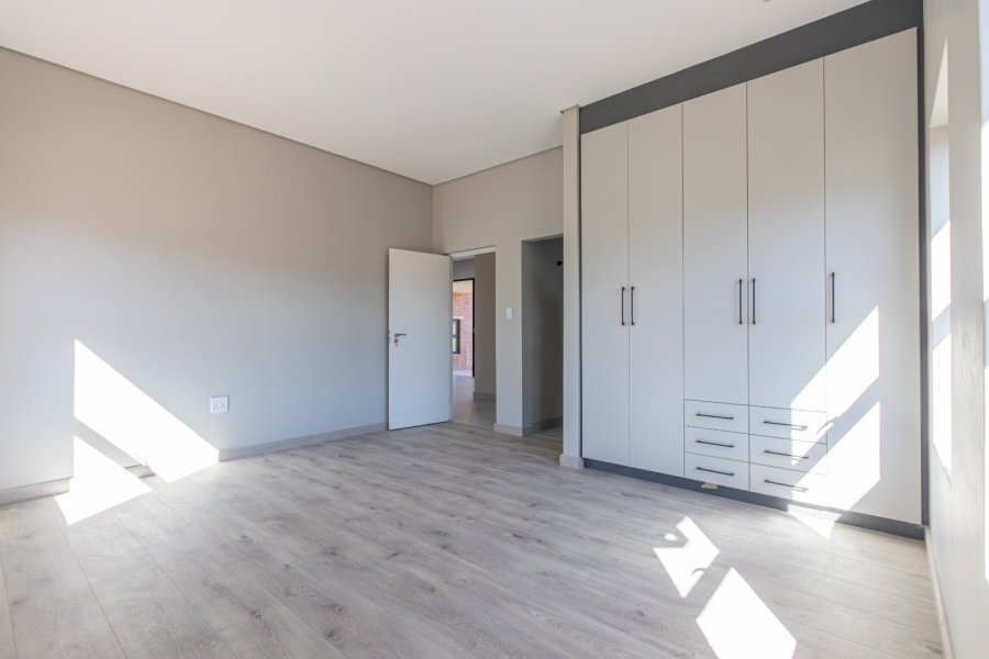 5 Bedroom Property for Sale in Avianto Estates Gauteng