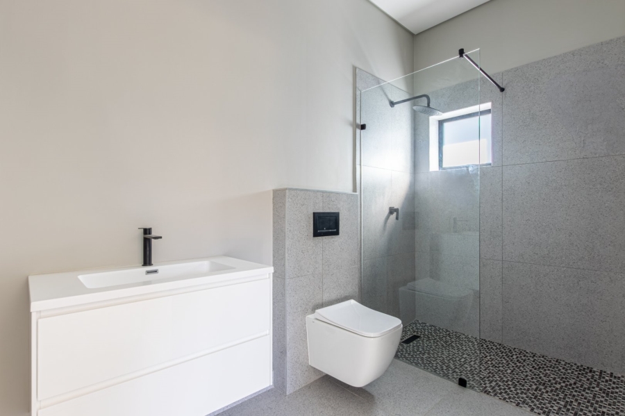 5 Bedroom Property for Sale in Avianto Estates Gauteng