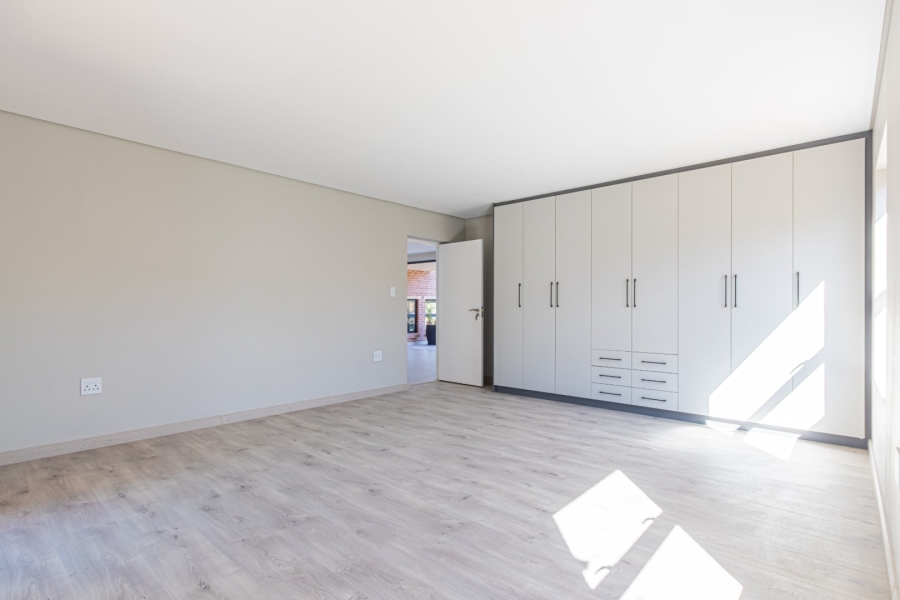 5 Bedroom Property for Sale in Avianto Estates Gauteng
