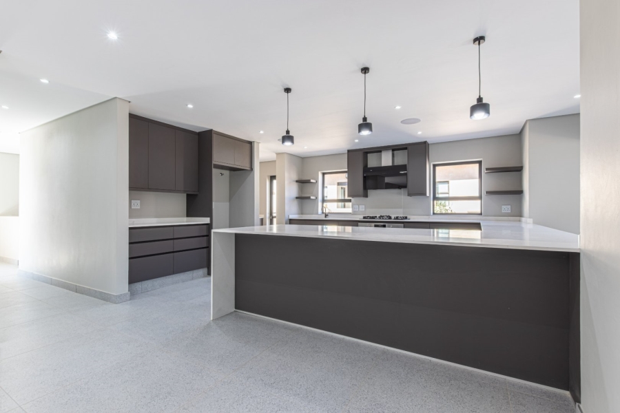 5 Bedroom Property for Sale in Avianto Estates Gauteng