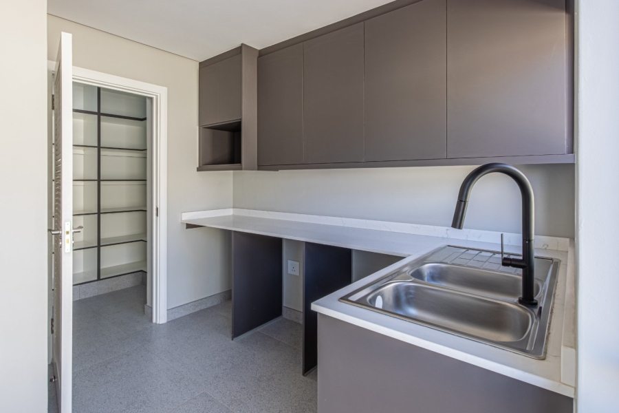 5 Bedroom Property for Sale in Avianto Estates Gauteng