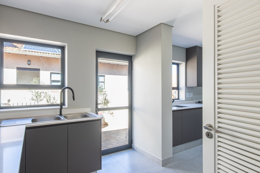 5 Bedroom Property for Sale in Avianto Estates Gauteng