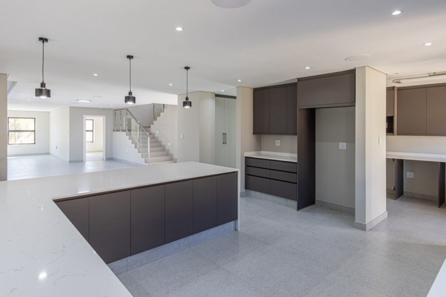 5 Bedroom Property for Sale in Avianto Estates Gauteng