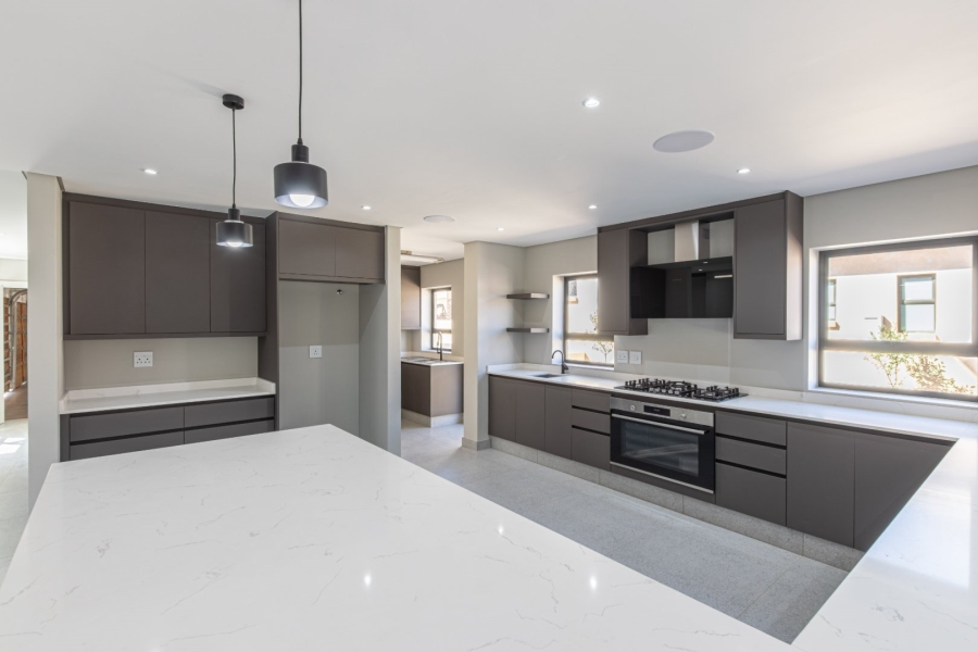 5 Bedroom Property for Sale in Avianto Estates Gauteng