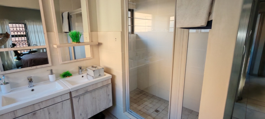 3 Bedroom Property for Sale in Amberfield Gauteng
