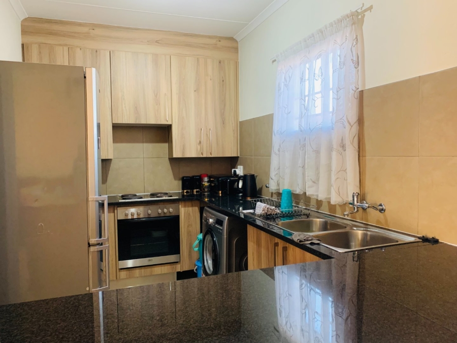 To Let 2 Bedroom Property for Rent in Monavoni Gauteng