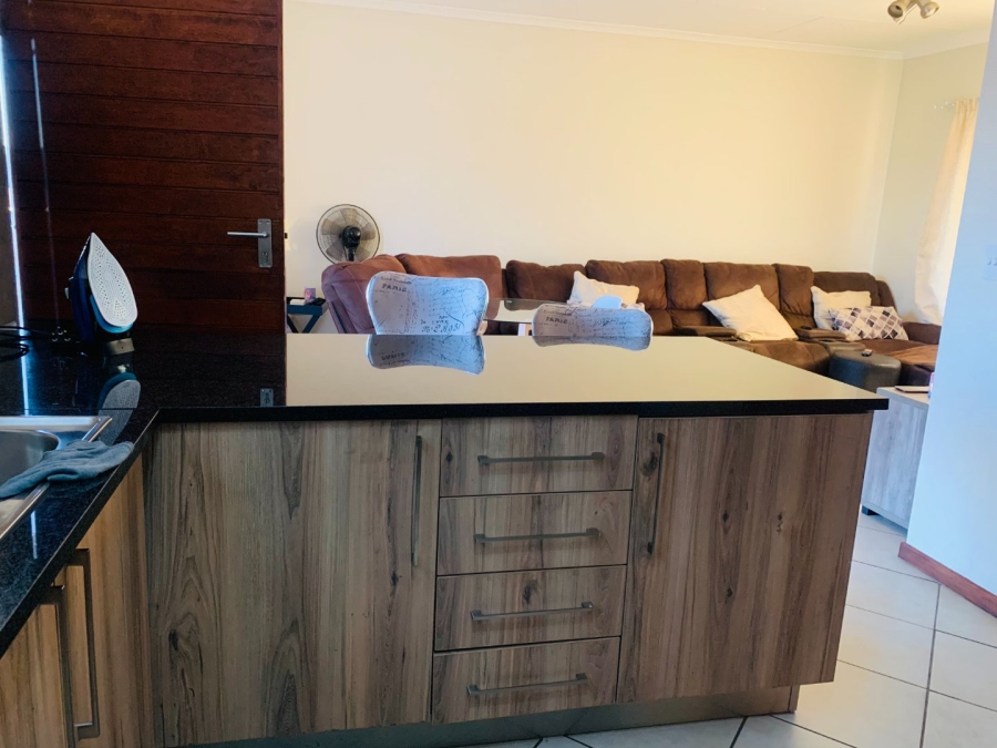 To Let 2 Bedroom Property for Rent in Monavoni Gauteng