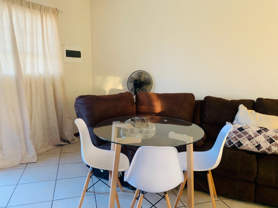 To Let 2 Bedroom Property for Rent in Monavoni Gauteng