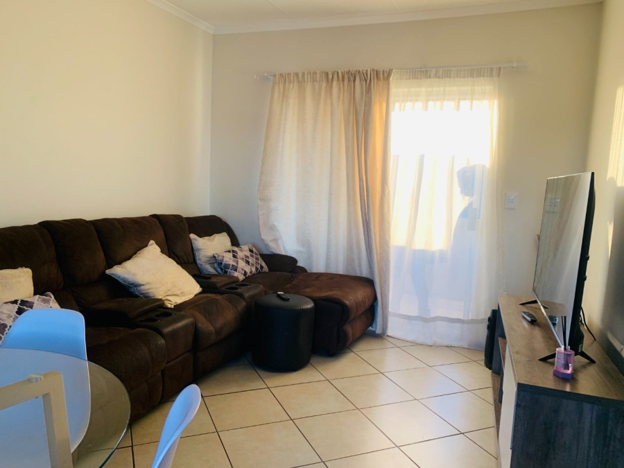 To Let 2 Bedroom Property for Rent in Monavoni Gauteng
