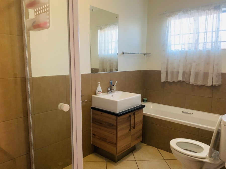 To Let 2 Bedroom Property for Rent in Monavoni Gauteng