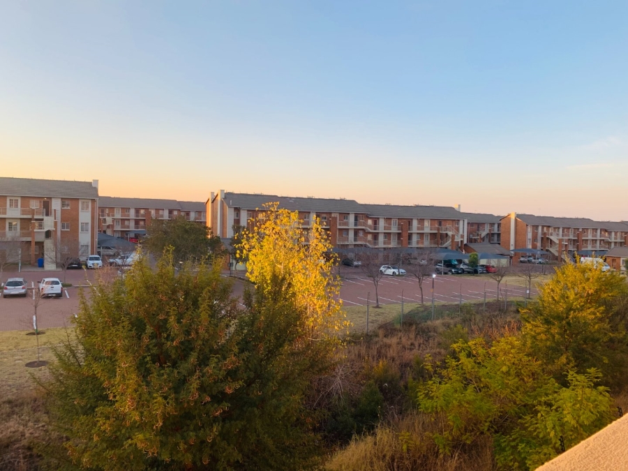 To Let 2 Bedroom Property for Rent in Monavoni Gauteng