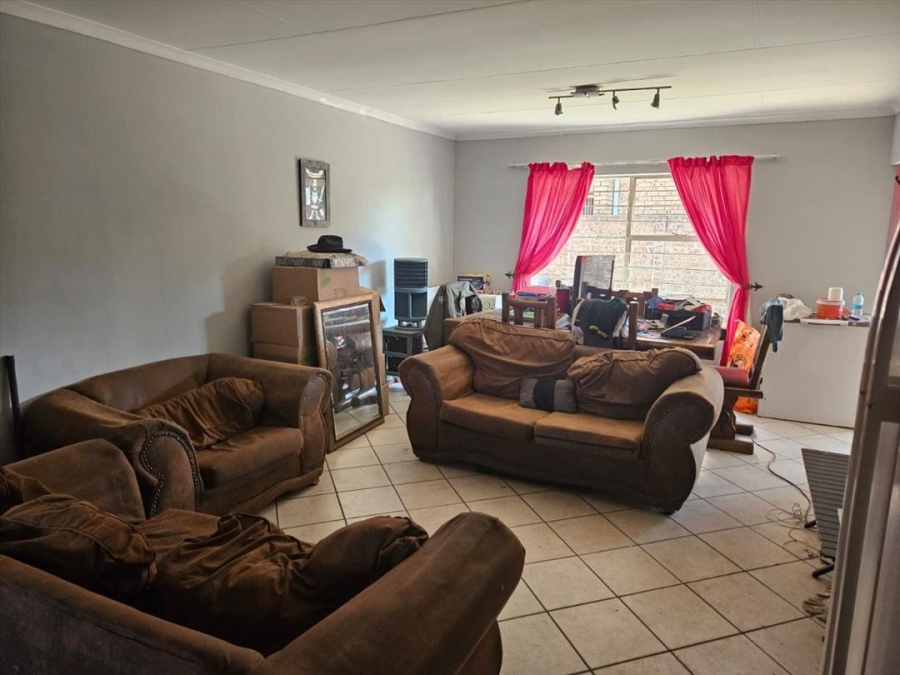 2 Bedroom Property for Sale in Bonaero Park Gauteng