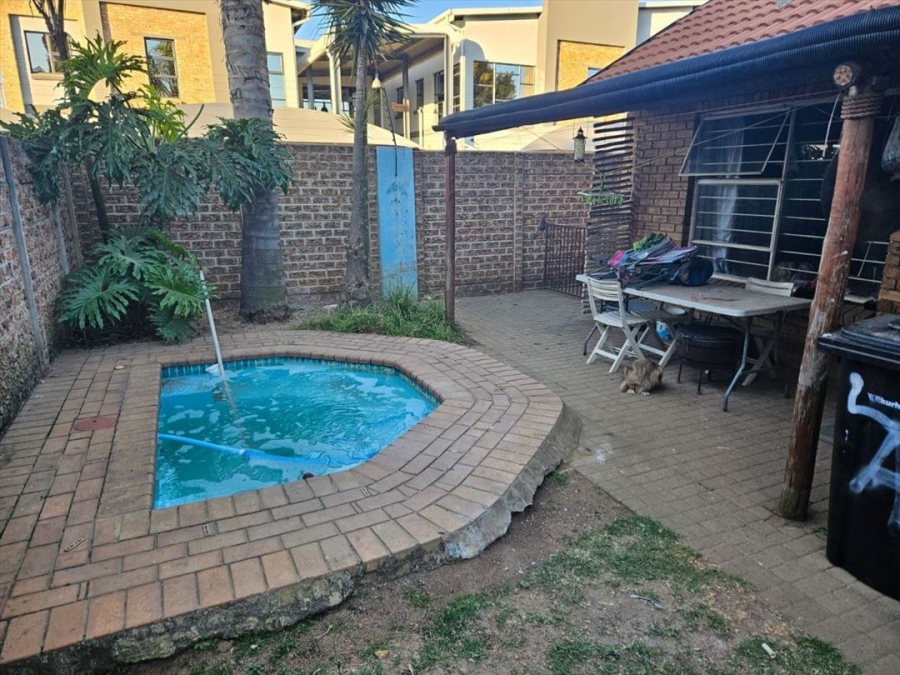 2 Bedroom Property for Sale in Bonaero Park Gauteng