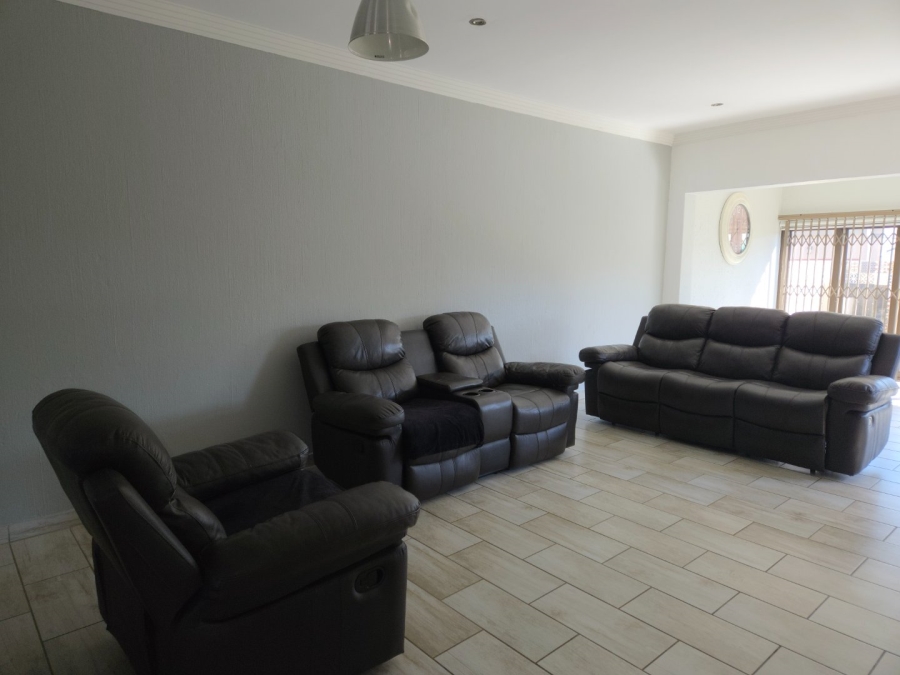 To Let 2 Bedroom Property for Rent in Hughes Gauteng