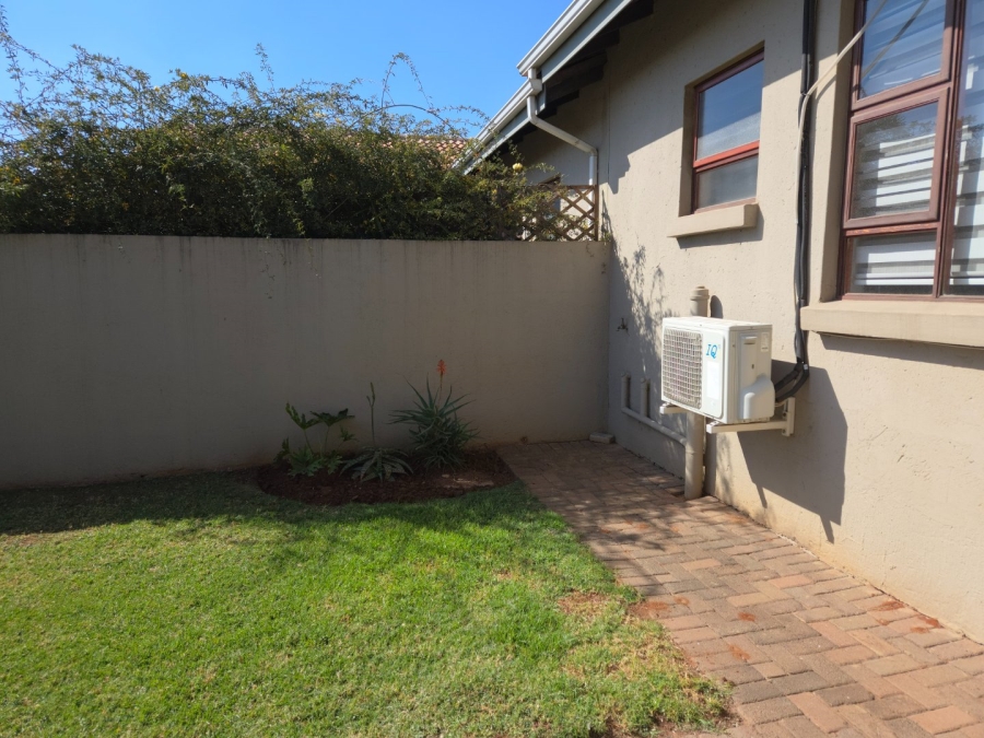To Let 2 Bedroom Property for Rent in Hughes Gauteng