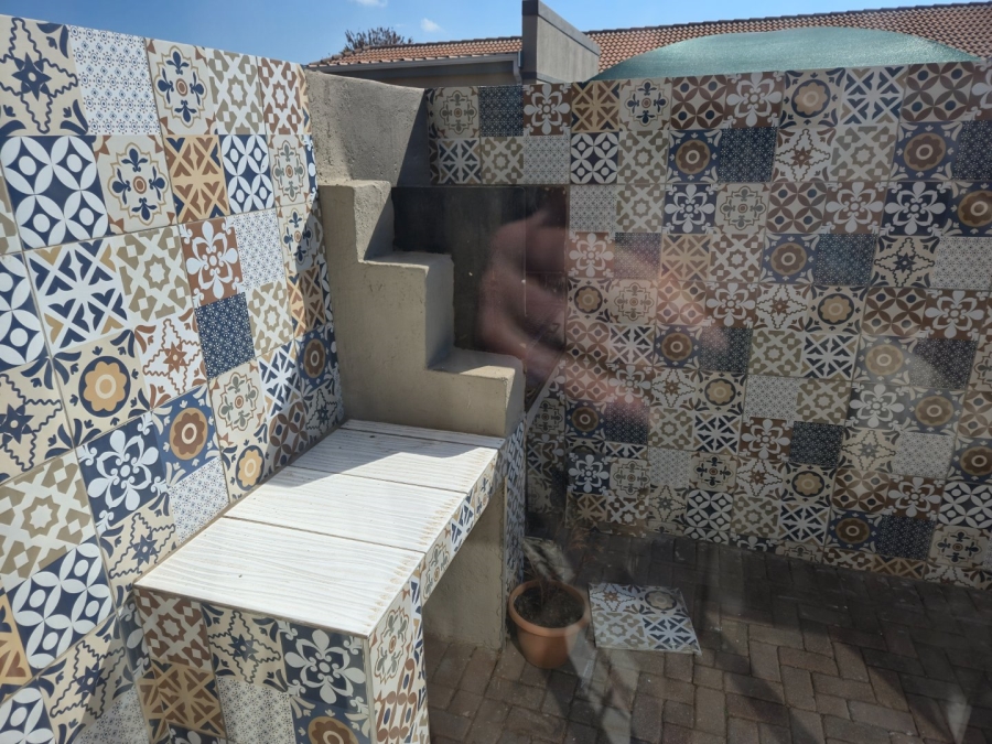 To Let 2 Bedroom Property for Rent in Hughes Gauteng