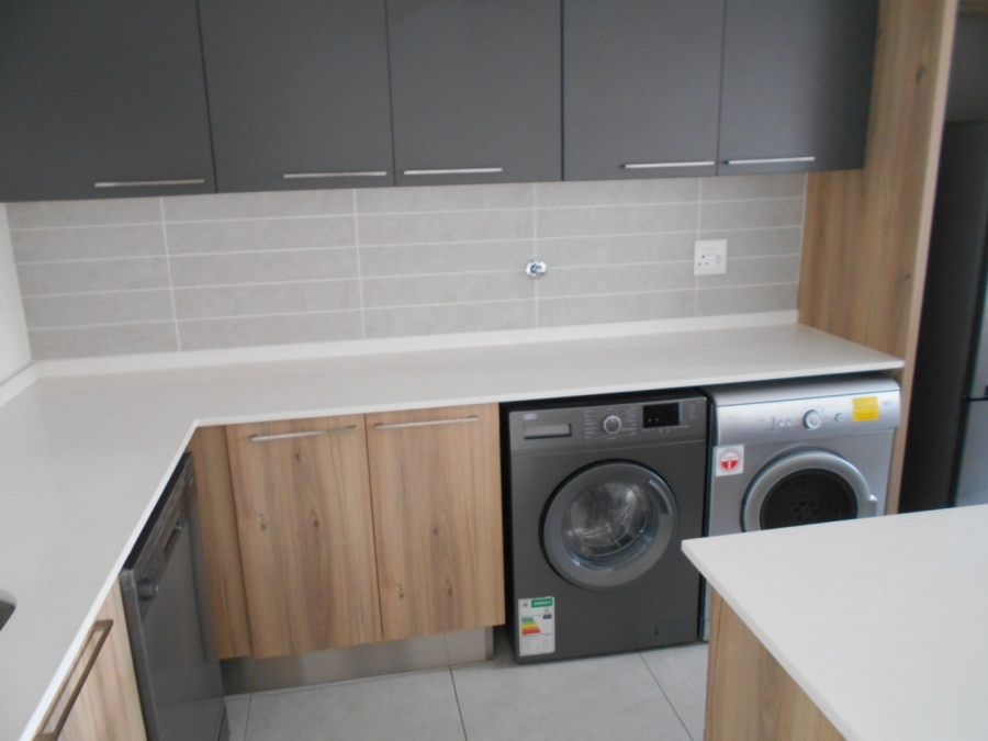 To Let 2 Bedroom Property for Rent in Glen Marais Gauteng