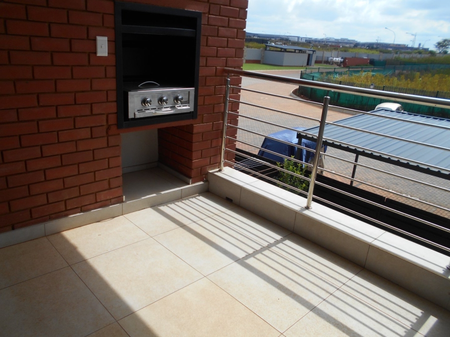 To Let 2 Bedroom Property for Rent in Glen Marais Gauteng